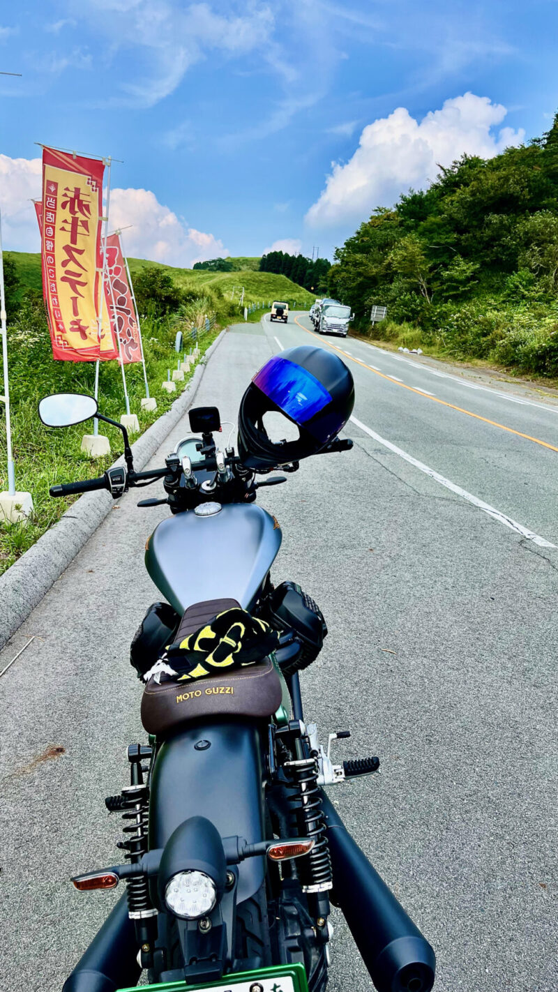 V9 Bobber Centenarioの後ろ姿