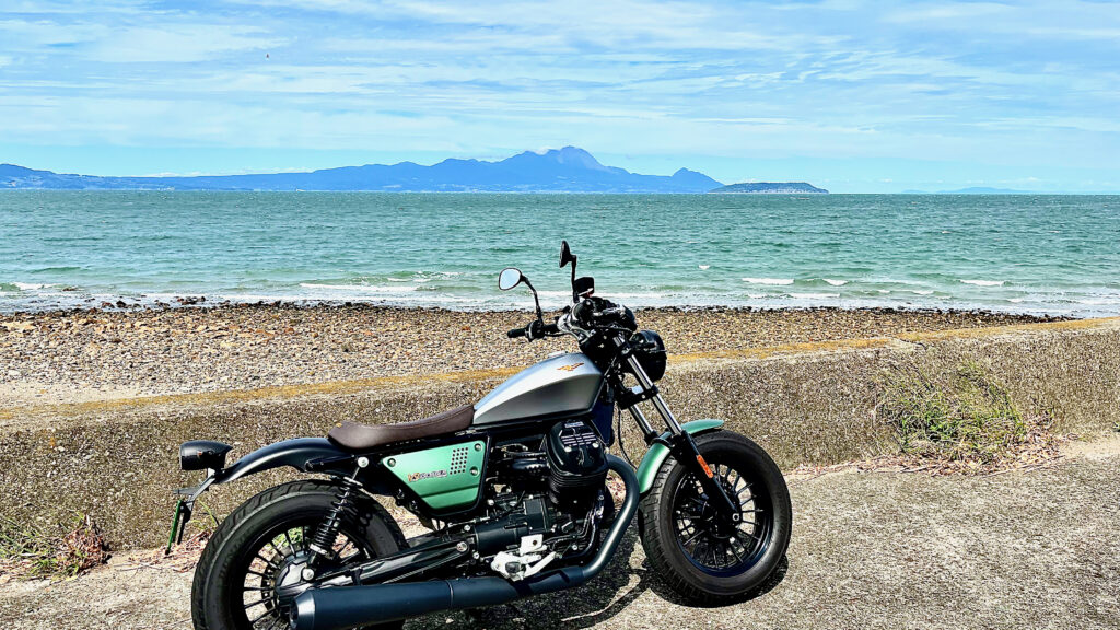V9 Bobber Centenario と雲仙岳