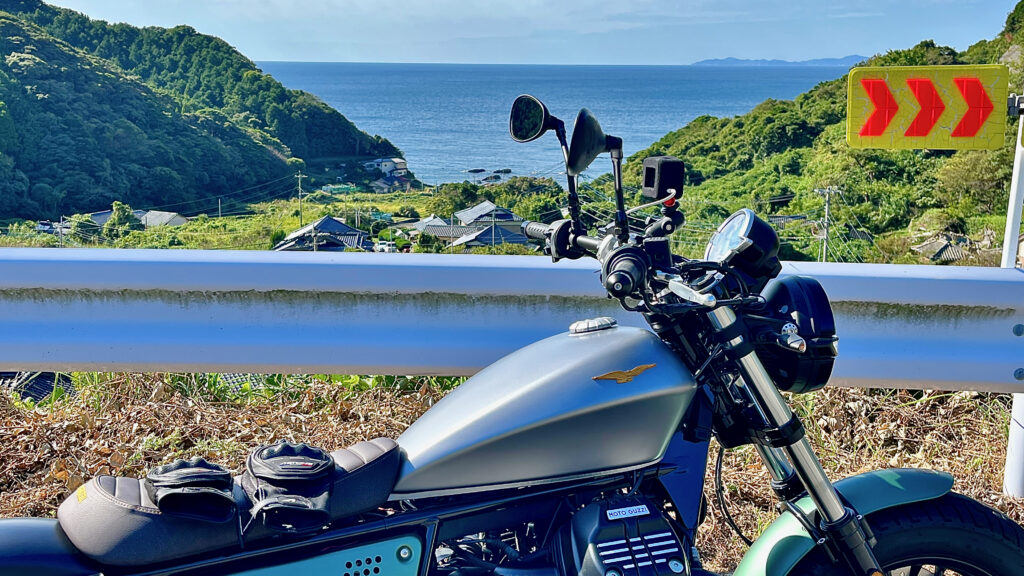 V9 Bobber Centenario と妙見浦